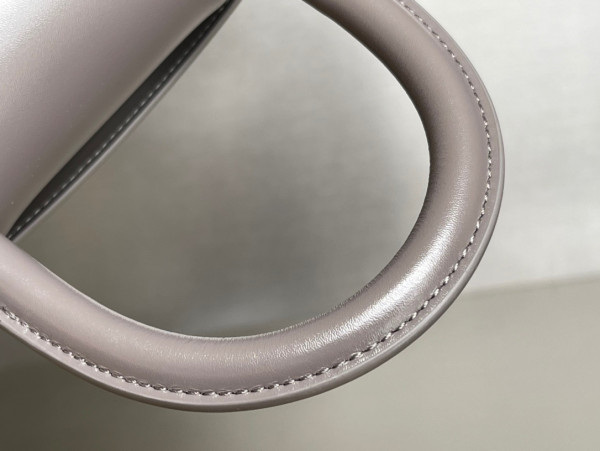 Ba*len*cia*ga hourglass