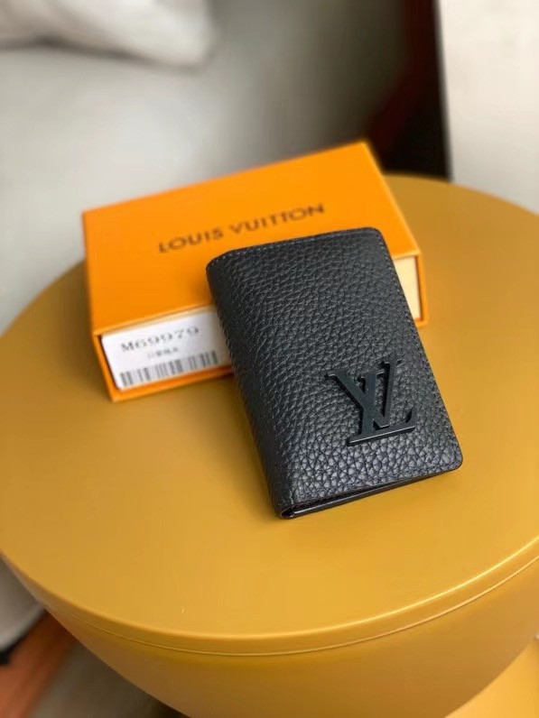 l0*is V*t0n pocket organizer