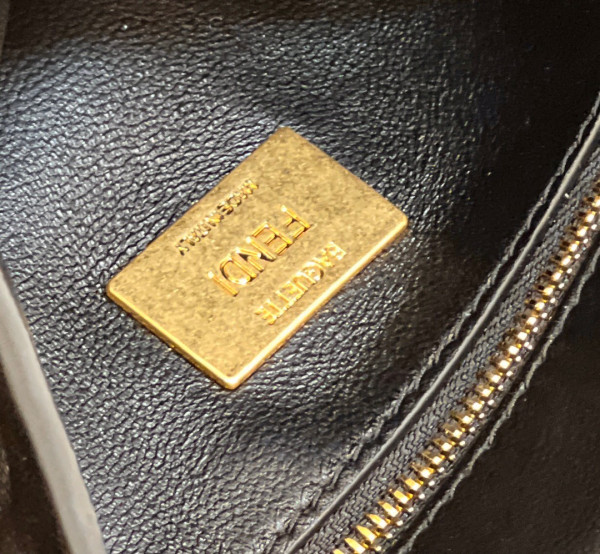 F**di baguette chain midi 397b98-24*14*7cm