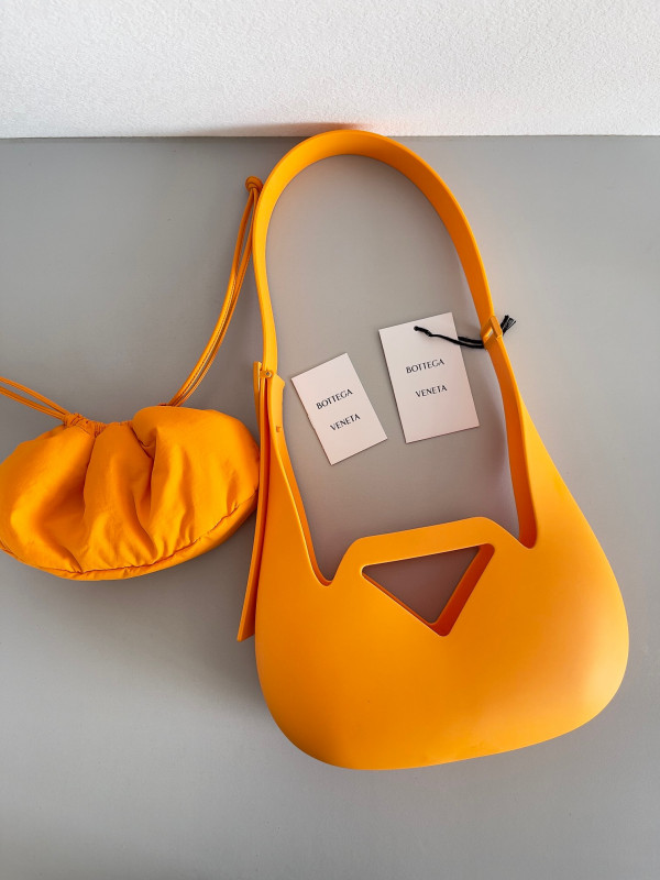 bo*te*ga Ve*ne*ta punch