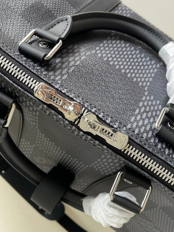 l0*is V*t0n keepall bandouliÈre 50
