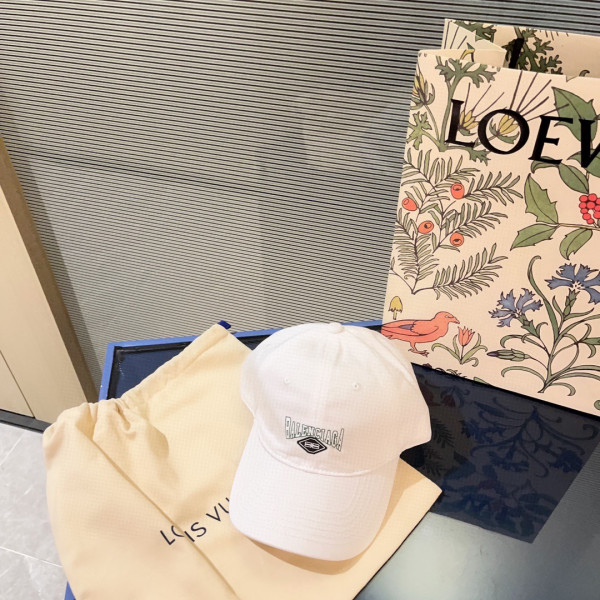 Ba*len*cia*ga logo cap