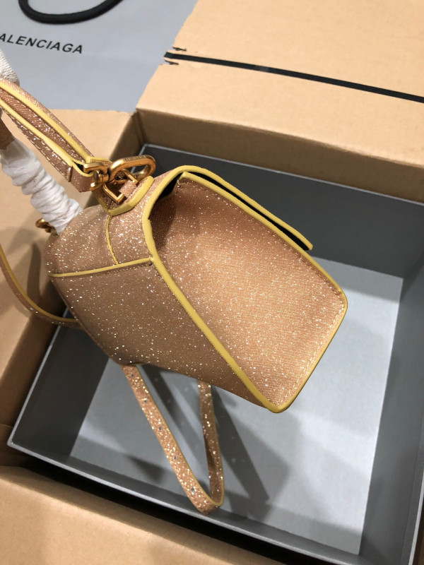 Ba*len*cia*ga hourglass