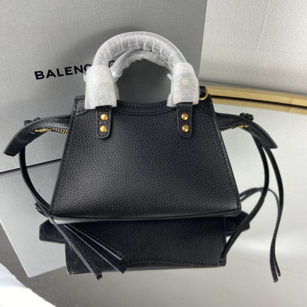 Ba*len*cia*ga neo classic nano top handle bag