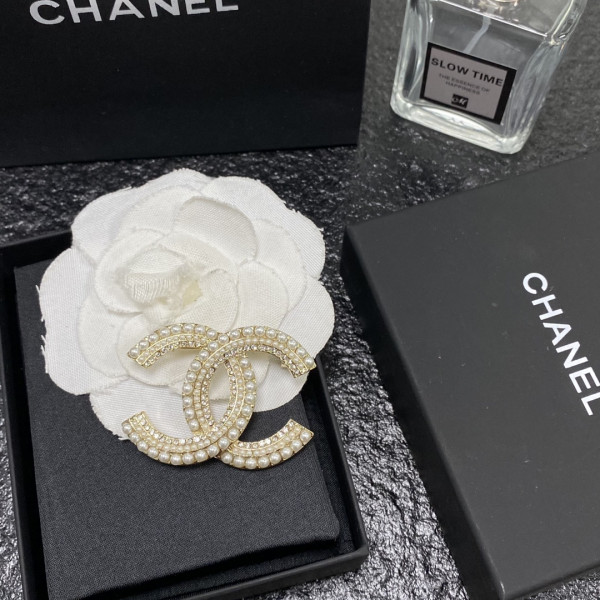 CL BROOCH