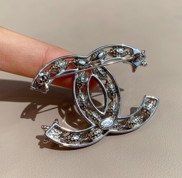 CL BROOCH