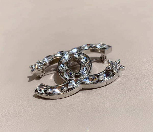 CL BROOCH