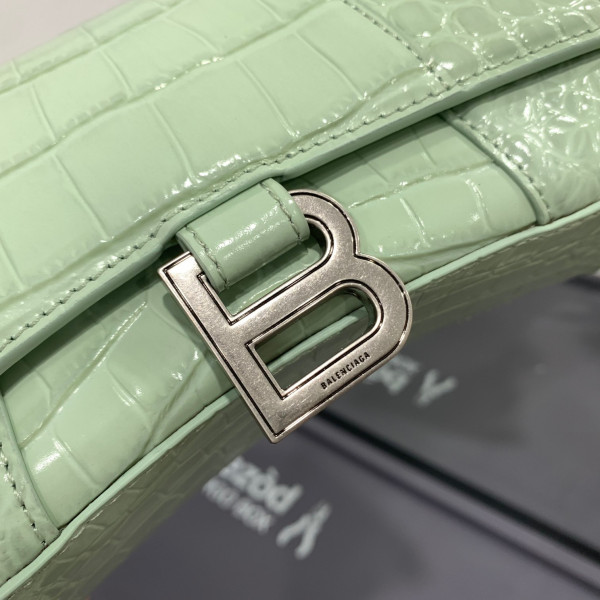 Ba*len*cia*ga hourglass