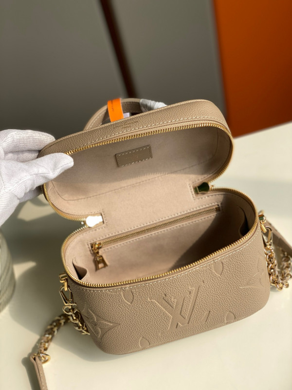 l0*is V*t0n vanity pm