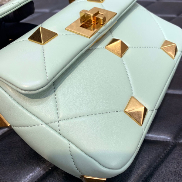 VALENTINO ONLINE EXCLUSIVE SMALL ROMAN STUD THE SHOULDER BAG WITH CHAIN