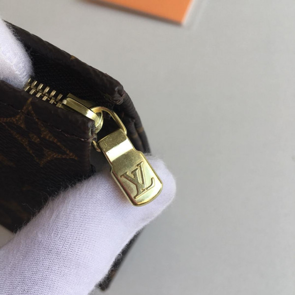 l0*is V*t0n toiletry pouch 19