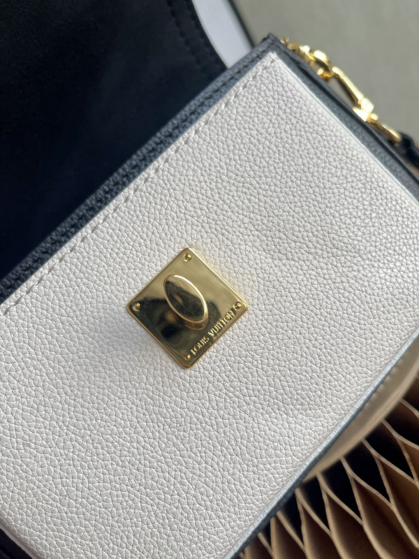 l0*is V*t0n lockme tender