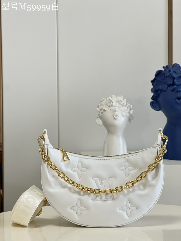 l0*is V*t0n over the moon