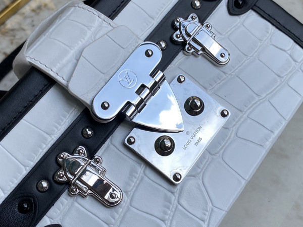 l0*is V*t0n petite malle