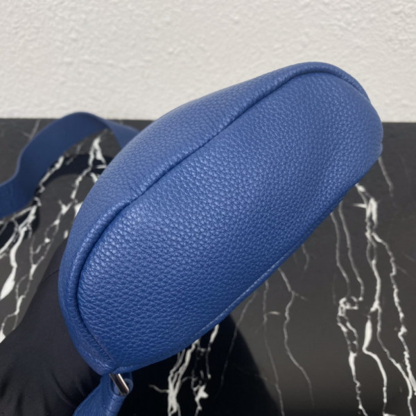 Pra*a cross leather bag