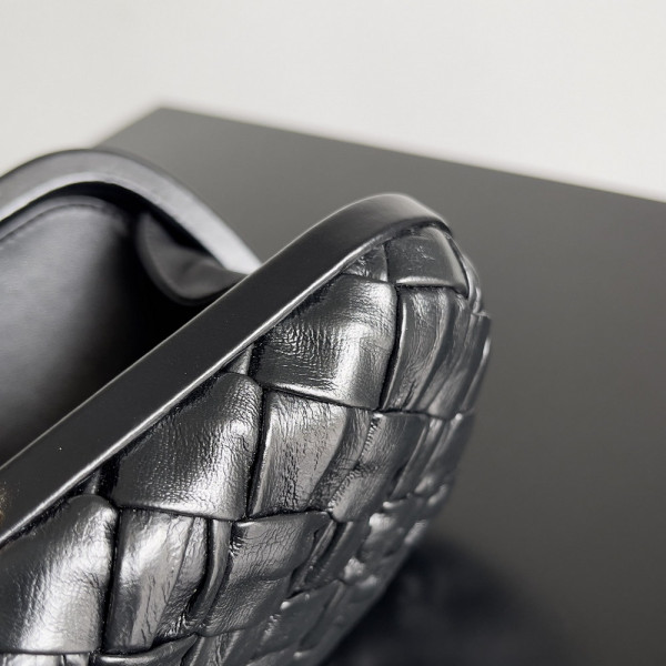 bo*te*ga Ve*ne*ta knot minaudiere