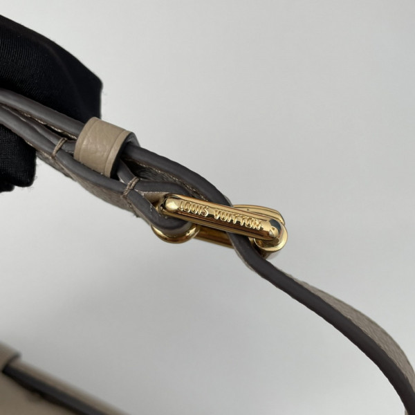 l0*is V*t0n pochette mÉtis