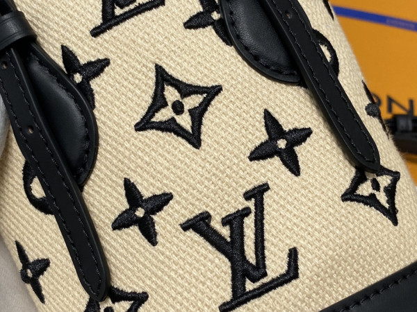 l0*is V*t0n nano bucket