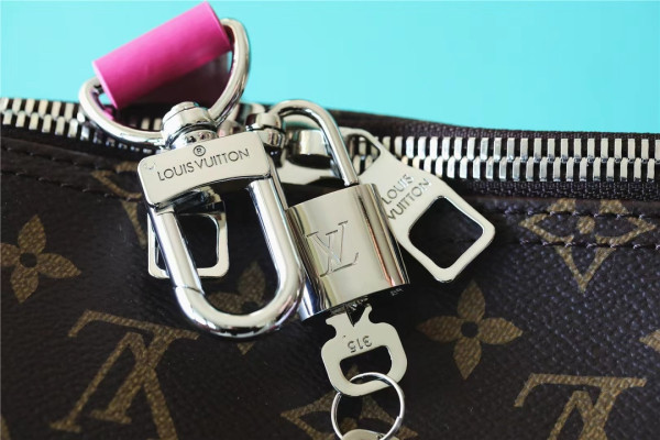 l0*is V*t0n keepall bandouliÈre 50