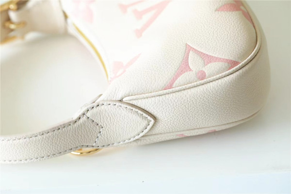 l0*is V*t0n mini moon