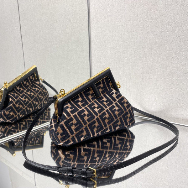 F**di first small-26-18-9.5cm