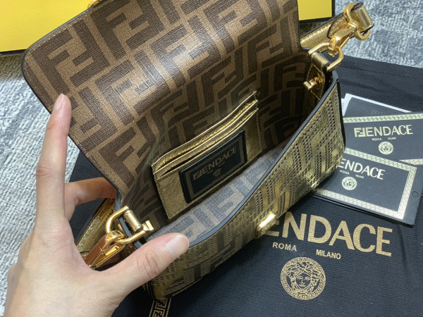 F**di baguette-20*13*5cm