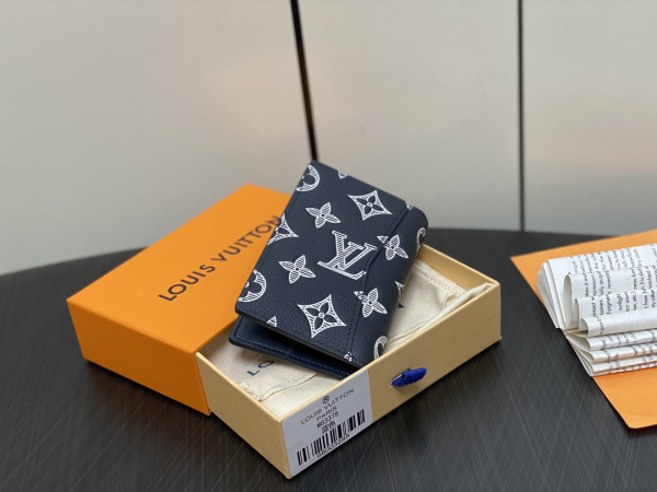 l0*is V*t0n pocket organizer-8*11.1*1 cm