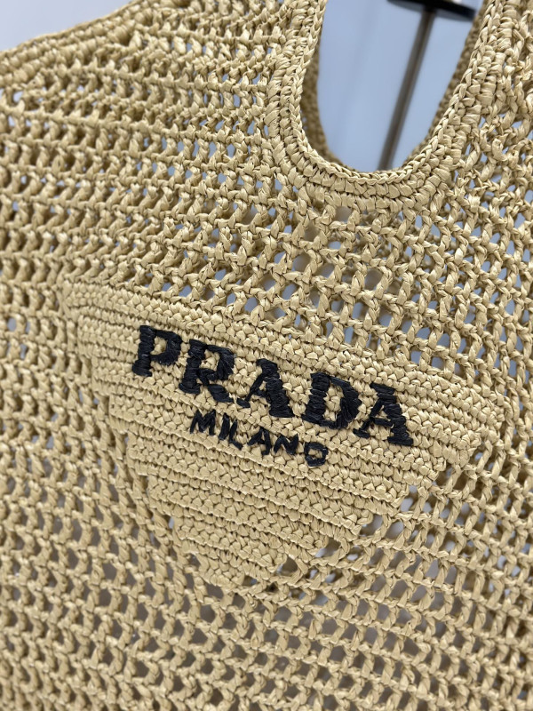 Pra*a crochet tote bag