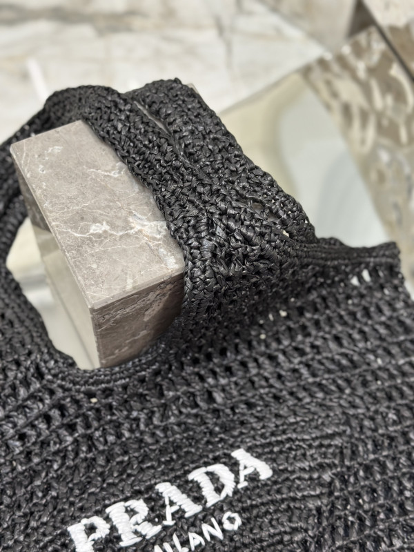 Pra*a crochet tote bag