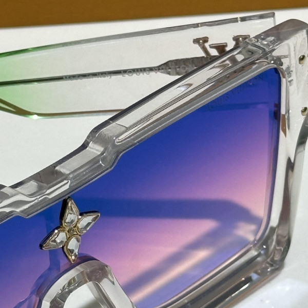 louvis V*t0n sunglasses