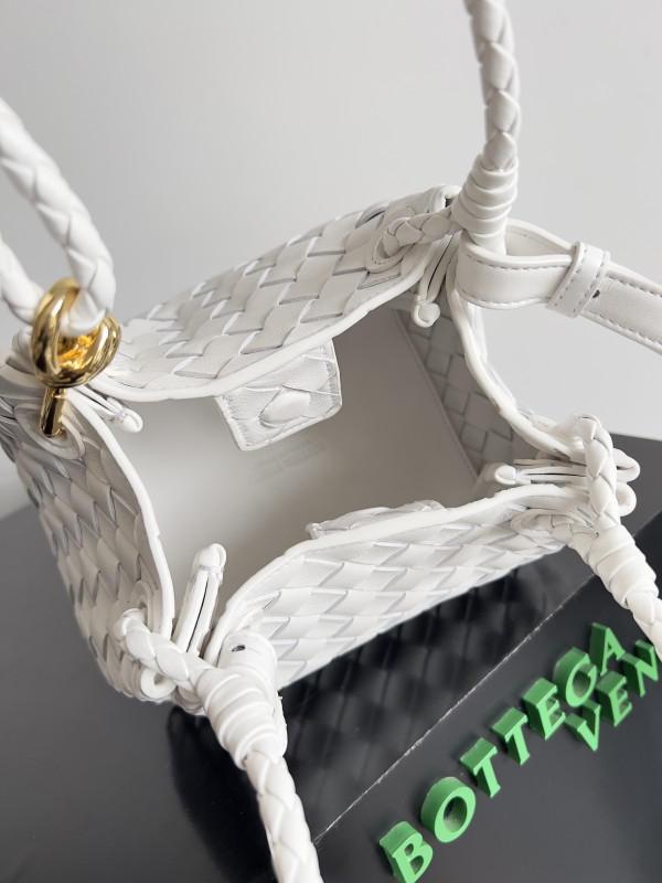 bo*te*ga Ve*ne*ta andiamo parachute small shoulder bag