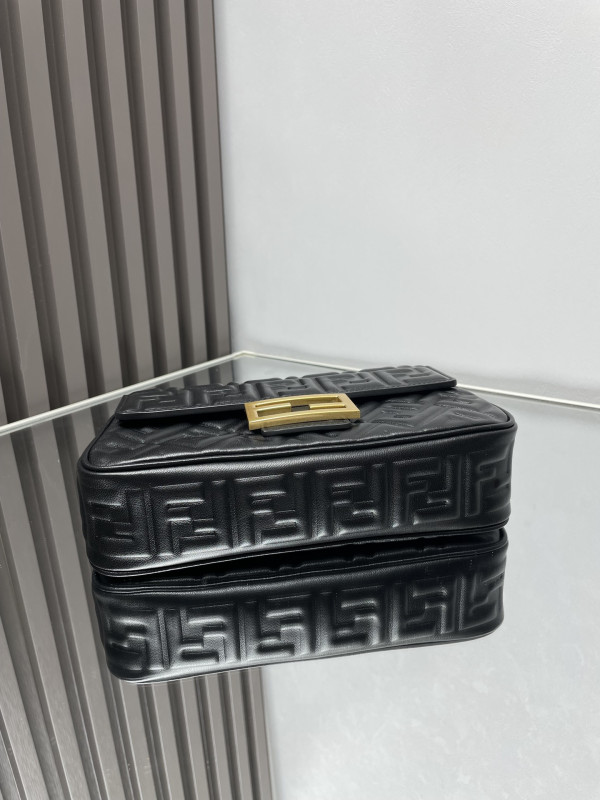 F**di baguette 397b98-24x14x7cm