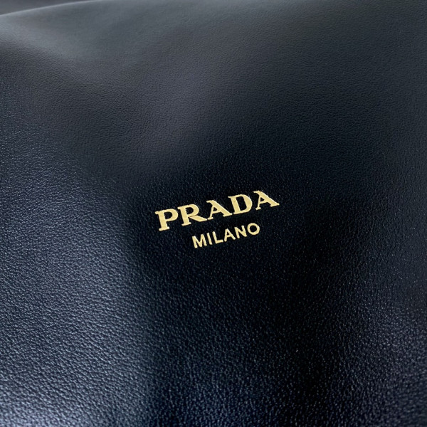 Pra*a large leather shoulder bag