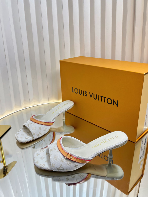 l0*is V*t0n slippers