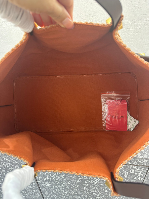 VALENTINO MEDIUM STRAW SUMMER TOTE