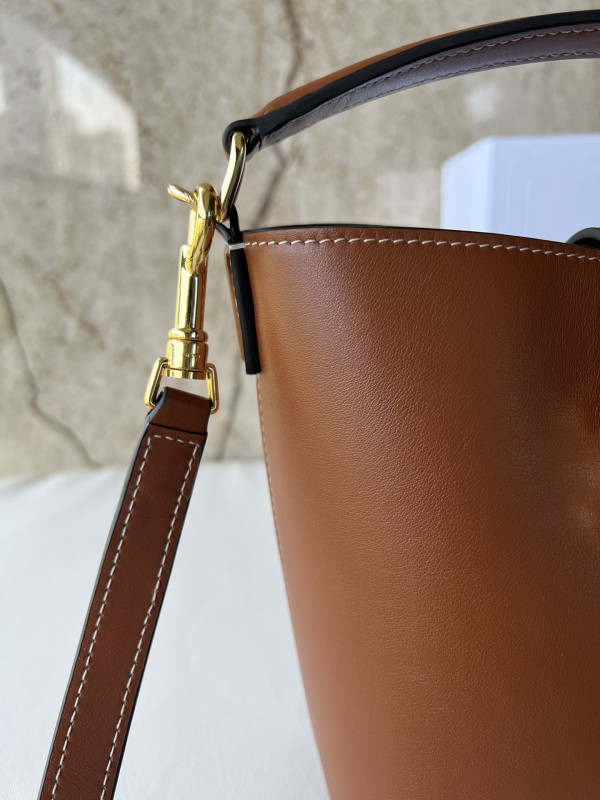 Ce**e small bucket l0*ise in smooth calfskin - 16-19-12cm