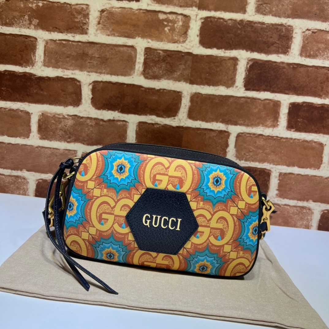 G*u*i gg messenger bag