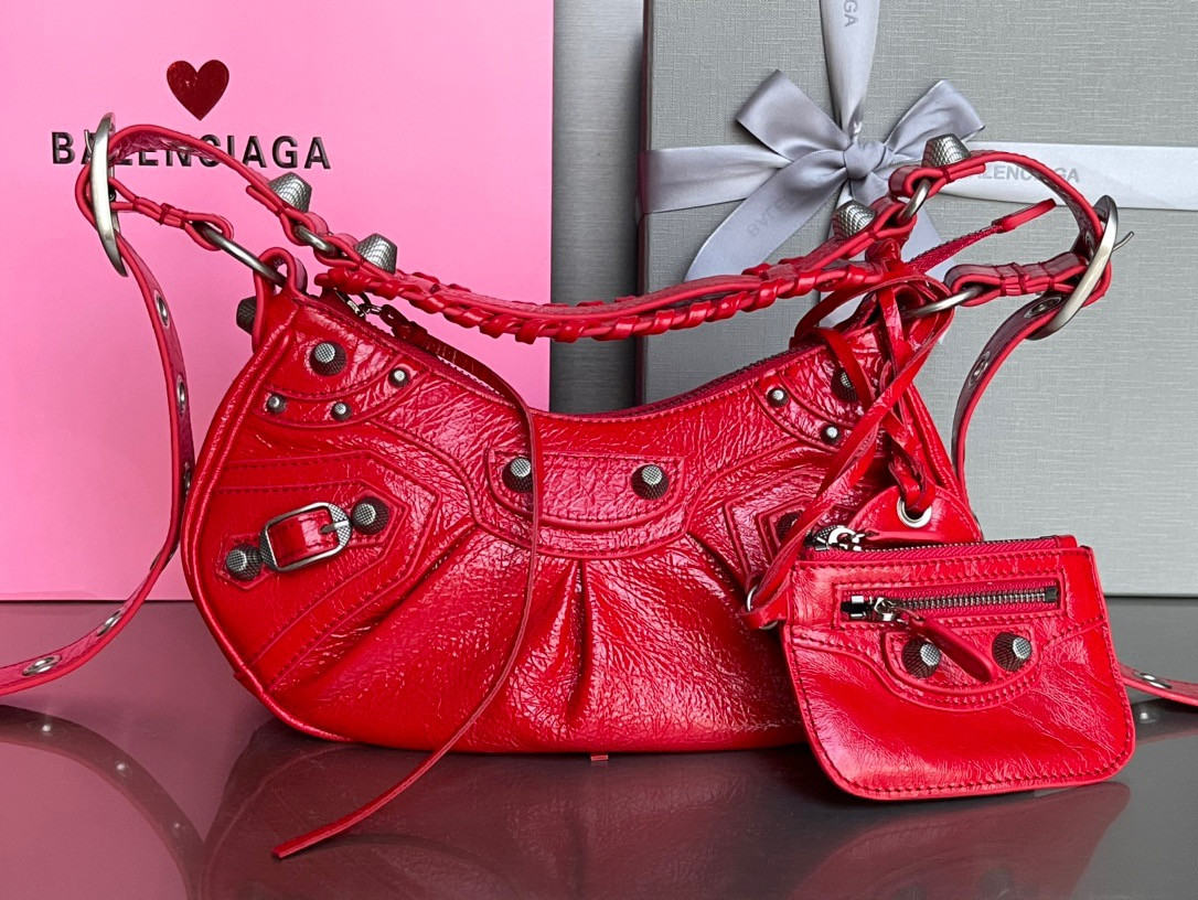 Ba*len*cia*ga women's le cagole xs shoulder bag