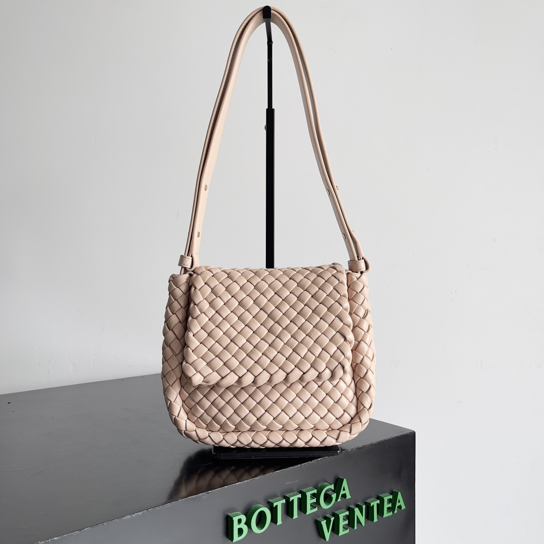 bo*te*ga Ve*ne*ta  mini cobble shoulder bag