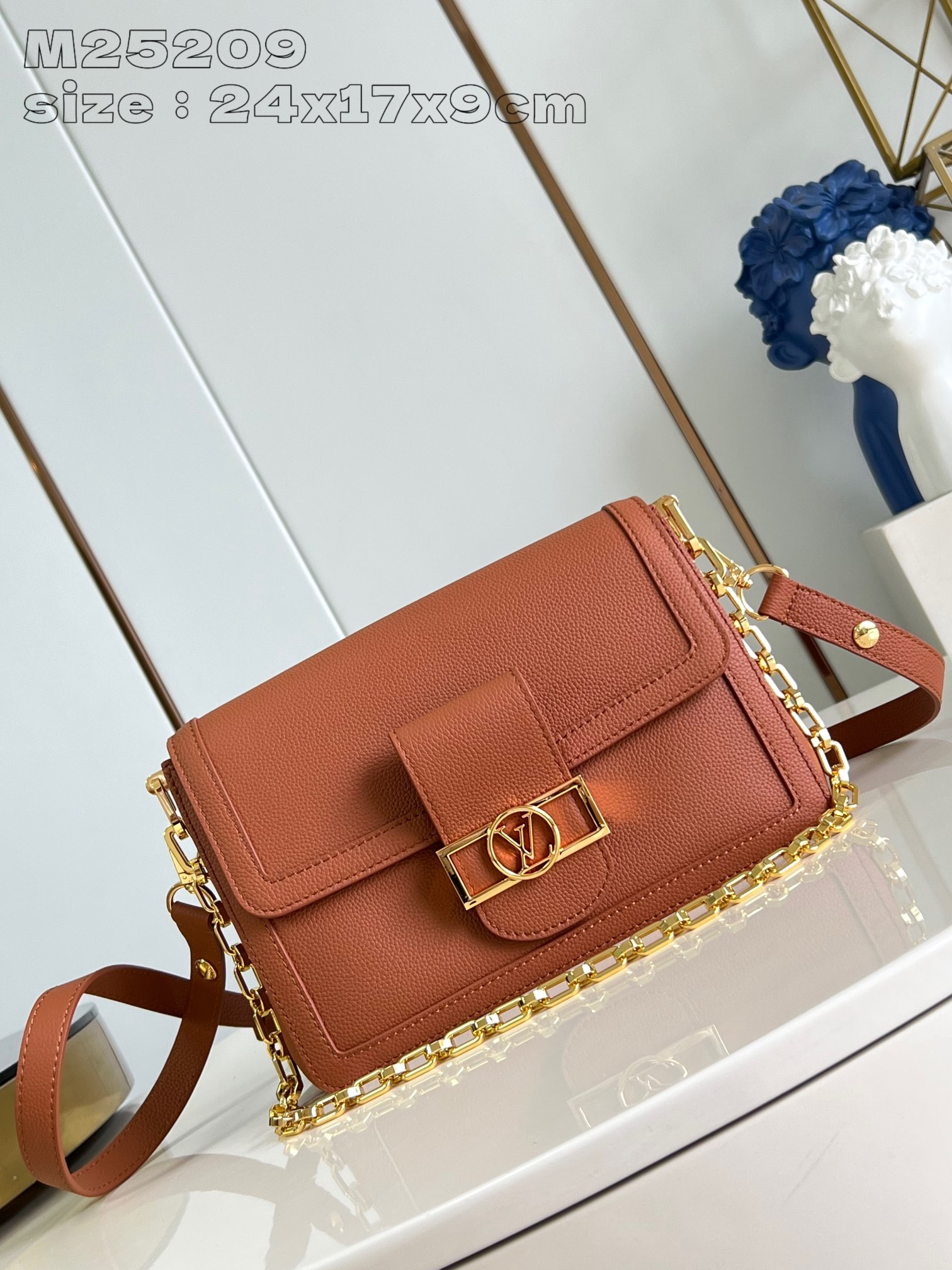 l0*is V*t0n dauphine mm